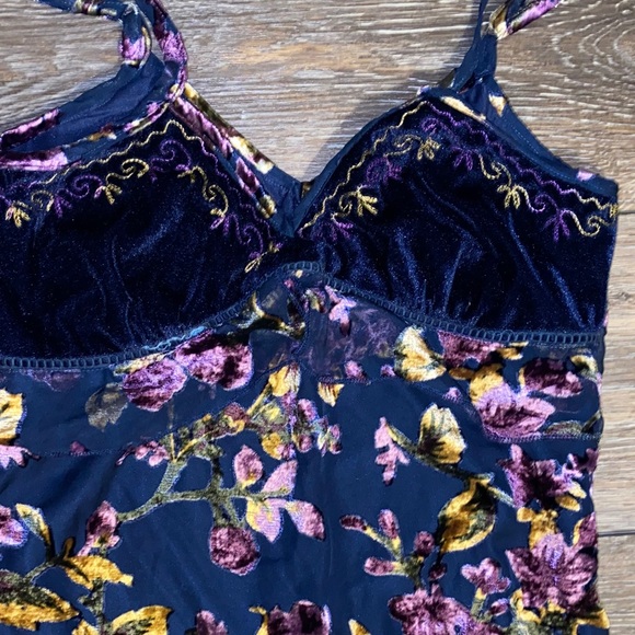 •NEW!• Velvet floral camisole tank - Picture 2 of 10